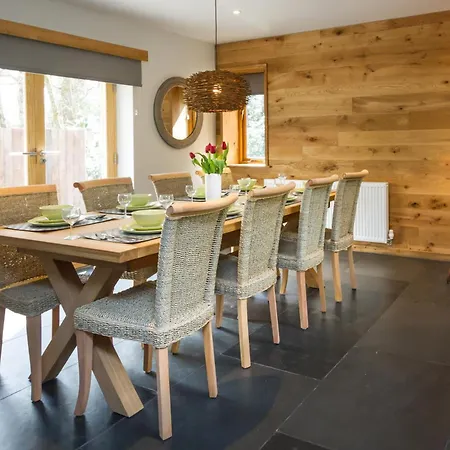 Holiday home The Cedars, Pullwood Bay *